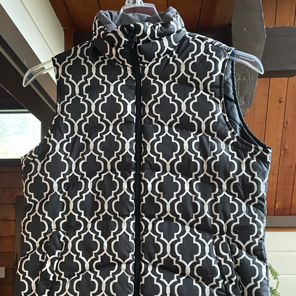 Lands End vest, size small. New with out tags.